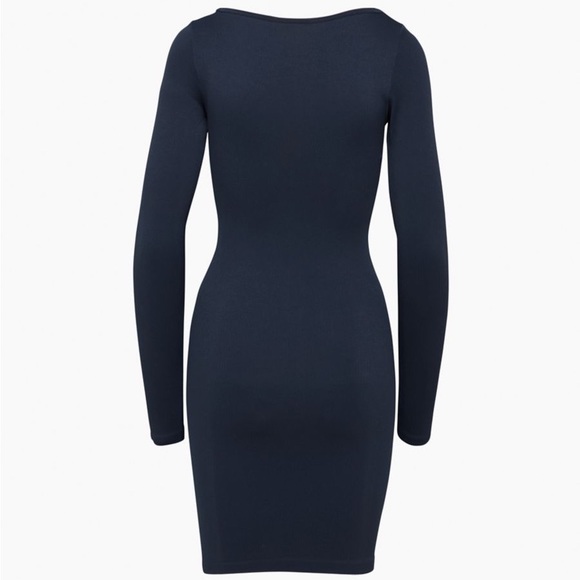 Aritzia - Sunday Best ‘Delta’ SinchSeamless Dress - Picture 2 of 8